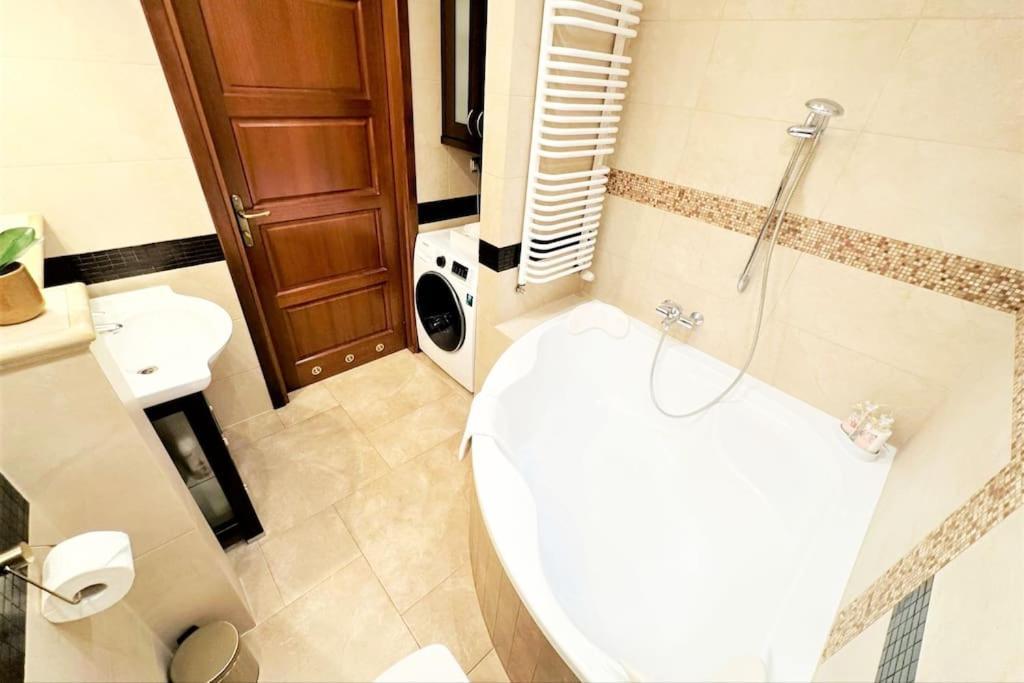 Exclusive Penthouse Near Citycenter 120M2 +Netflix Краків Екстер'єр фото