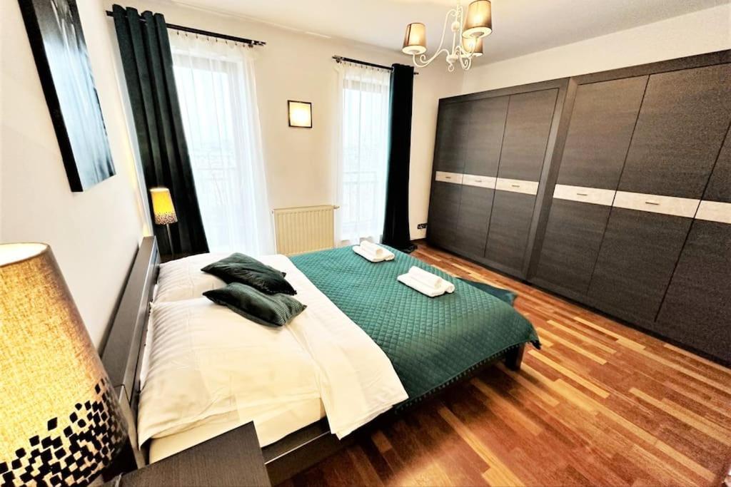 Exclusive Penthouse Near Citycenter 120M2 +Netflix Краків Екстер'єр фото