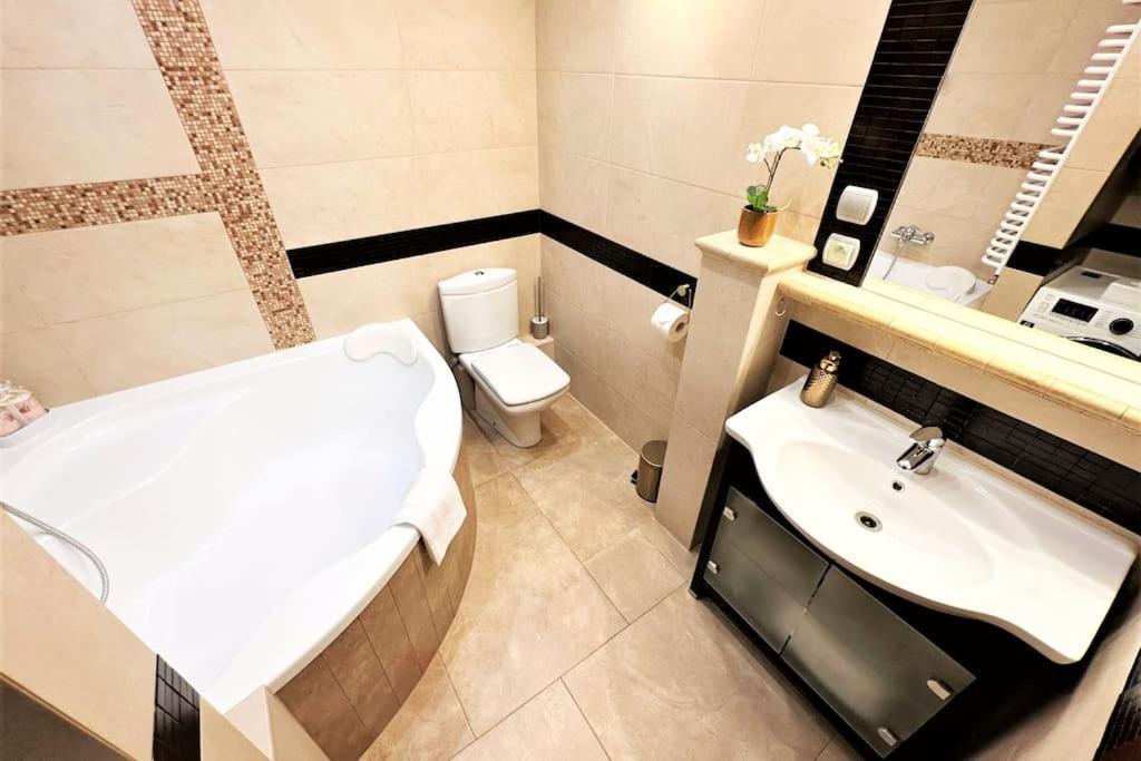 Exclusive Penthouse Near Citycenter 120M2 +Netflix Краків Екстер'єр фото